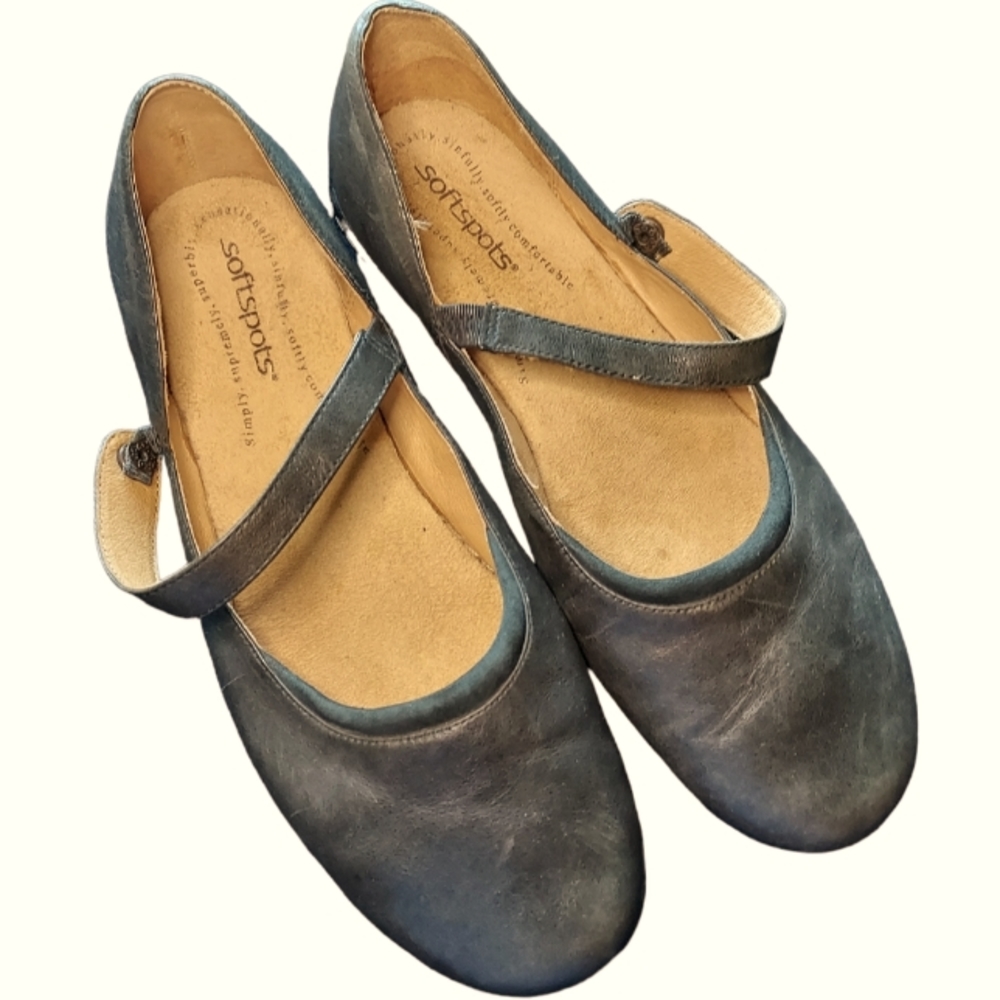 NEW, never-worn Softspots gray leather MaryJane in women's size 11WW
